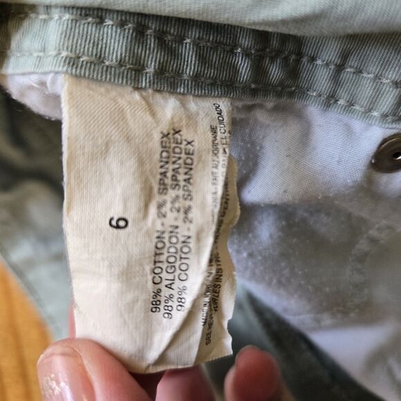 Bandolino Women’s Cargo Bermuda Shorts Sz 6 Green Button Side Roll Up Utility - Picture 7 of 8